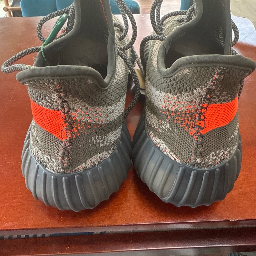 Adidas YZY 350 V2 Box in Classic Brown size 9 in men’s - Picture 7 of 10